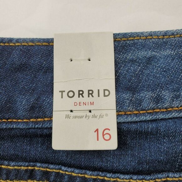 Torrid Women Size 16 Denim Jean Shorts Blue Dark Wash Cuffed Raw Hem Stretch NWT - Picture 3 of 10